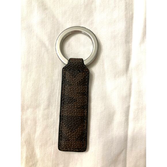 MICHAEL KORS BROWN SIGNATURE PRINT KEY CHAIN - Picture 1 of 4